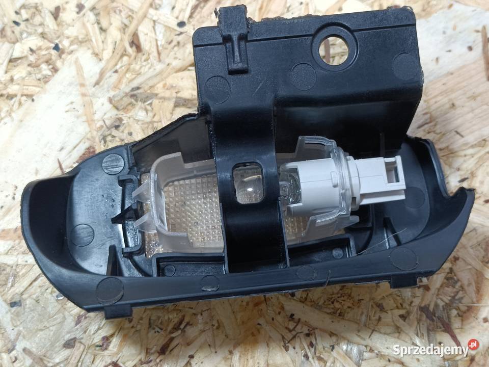 MERCEDES EKLASA W212 LAMPKA OŚWIETLENIE wielkopolskie