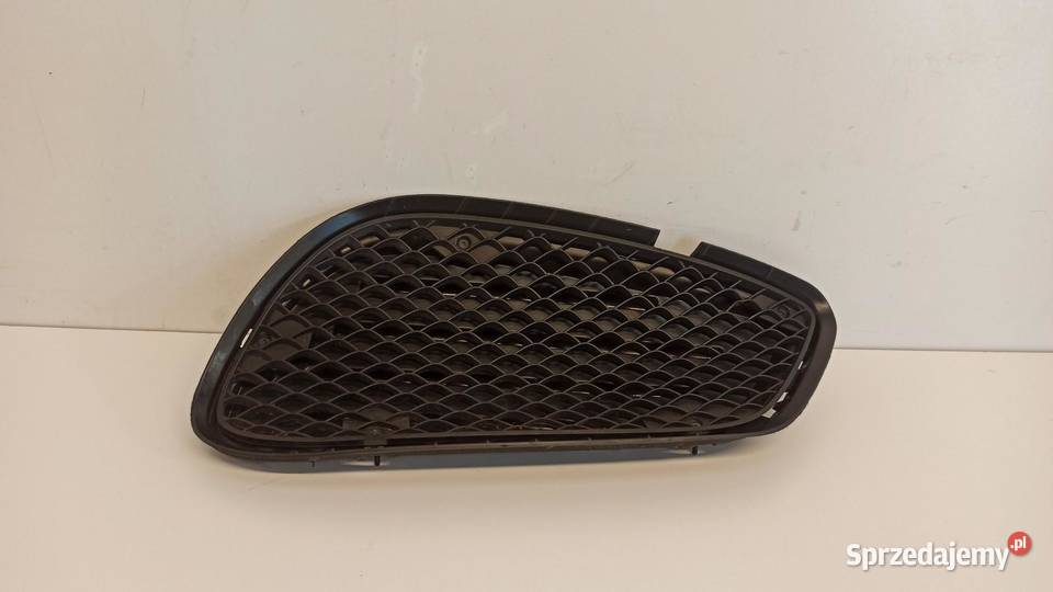 MERCEDES W212 KRATKA ZDERZAKA PRAWA A2128852823 osobowe dolnośląskie
