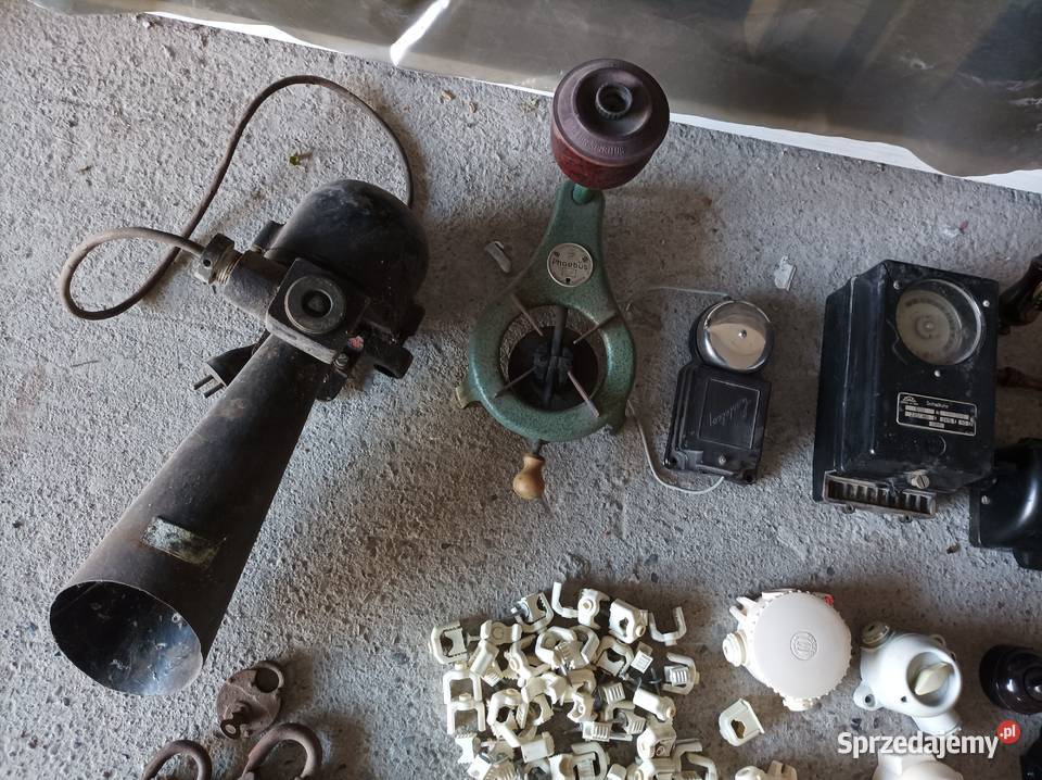 Stare gniazdka włączniki nadtynkowe Radwan