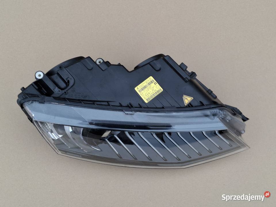 SKODA OCTAVIA 3 III REFLEKTOR PRAWY BIXENON LED Bieleń