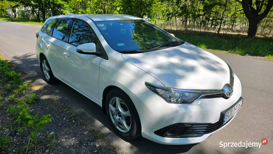 Toyota Auris II 2012 Rok produkcji 2015 mazowieckie Karczew