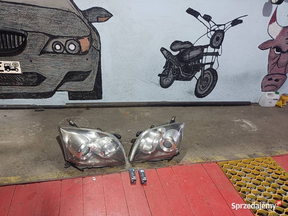 Lampy przód Xenon Toyota Avensis osobowe Przemków sprzedam