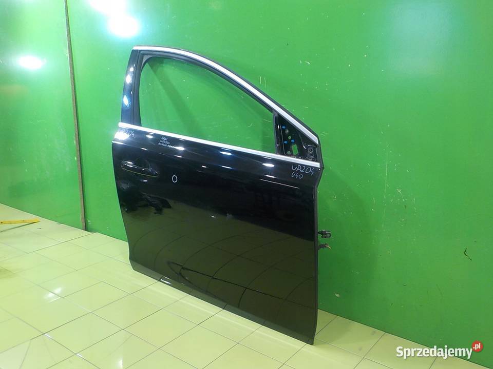 VOLVO V40 II LIFT RDESIGN 20 T2 18r HB 5D drzwi osobowe sprzedam