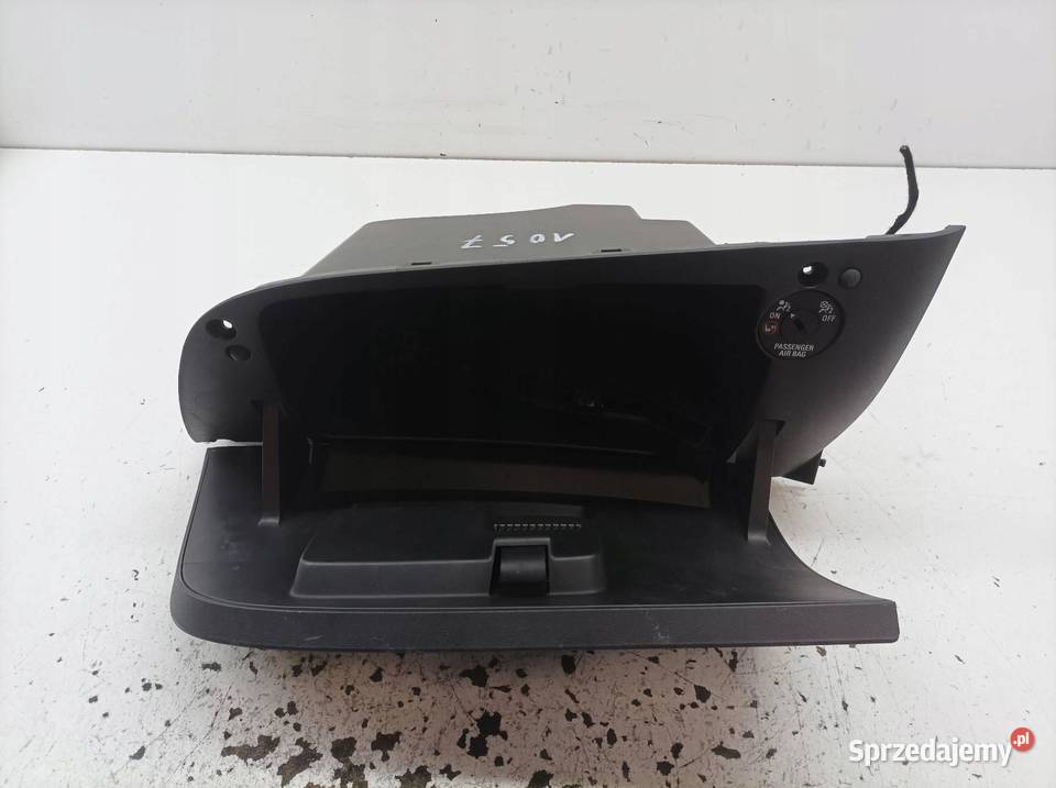 SCHOWEK PRAWY PASAŻERA EU Opel Corsa V 2014 E Rok produkcji 2017