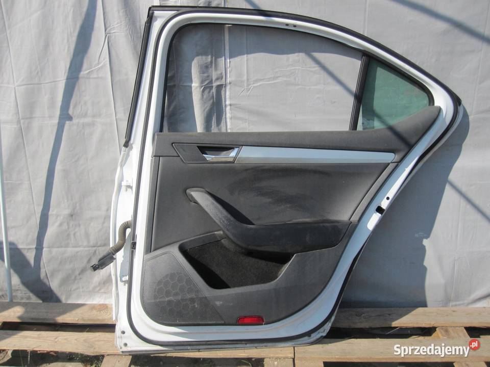 SKODA SUPERB III 17r drzwi prawe tył osobowe Drzwi