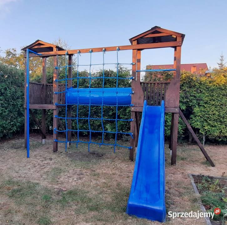 Plac zabaw dzieci zjeżdżalnia ześlizg drabinka