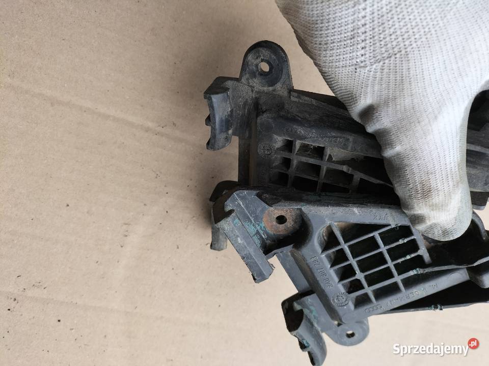 AUDI 80 B4 UCHWYT ŚLIZG ZDERZAKA 8A0807284 Kamień-Kolonia