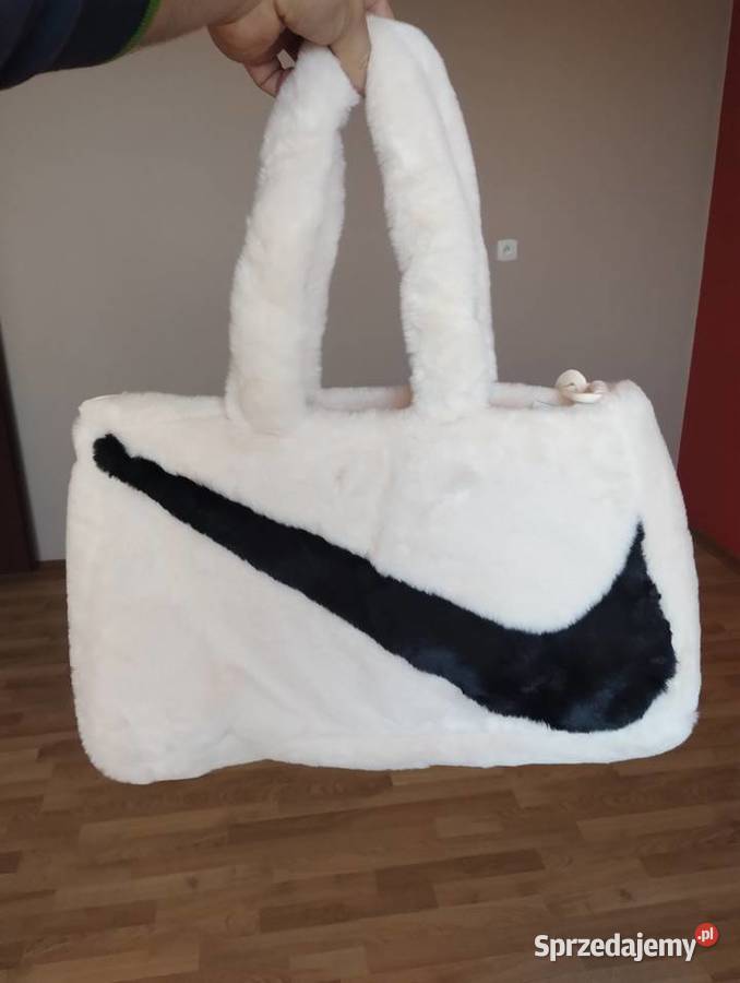 Nike torebka z futerka różowa puszysta na ramię Piątnica Poduchowna