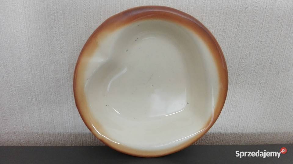 Popielniczka serce porcelit Pruszków beżowy Warpechy Stare