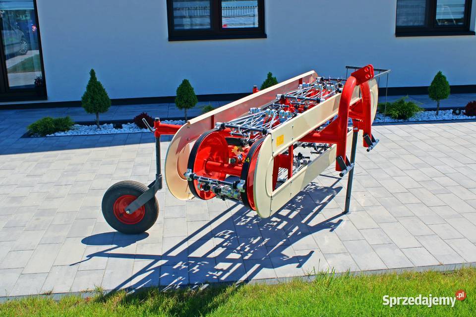 Przetrząsaczo zgrabiarka taśmowa Przegrabiarka łódzkie Kolonia Gorzędów