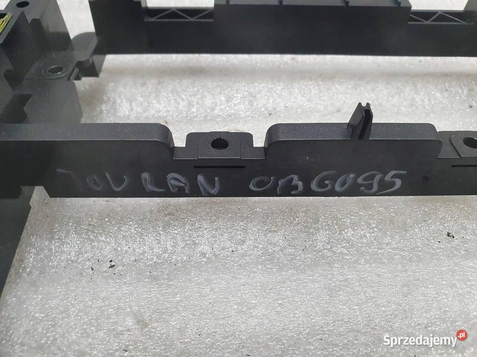 RAMKA MOCOWANIE RADIA VW TOURAN 1T0858005A