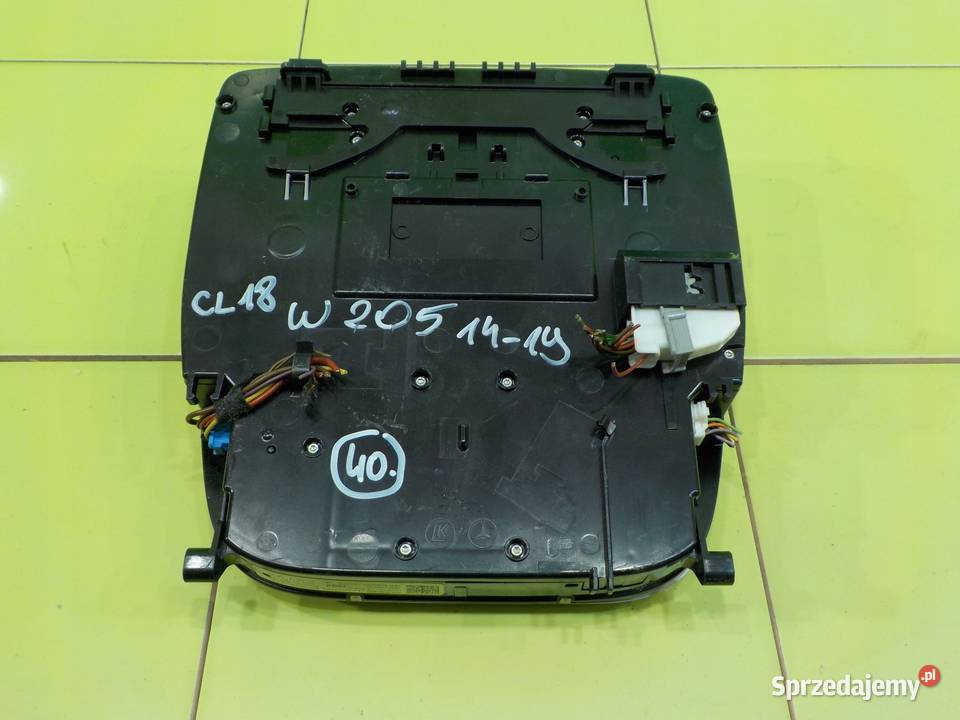 MERCEDES C W205 15r SEDAN 4D lampka podsufitki Suków