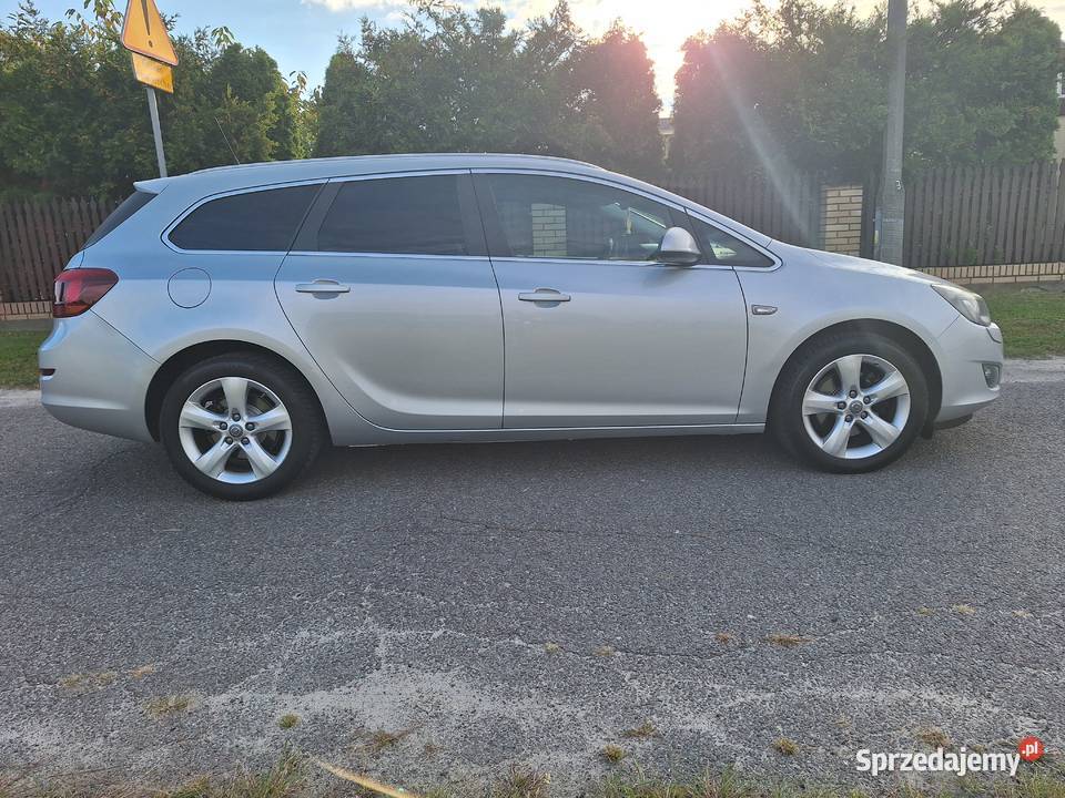 Opel Astra J 17 CDTI Sport Tourer 2011 r Biała Podlaska
