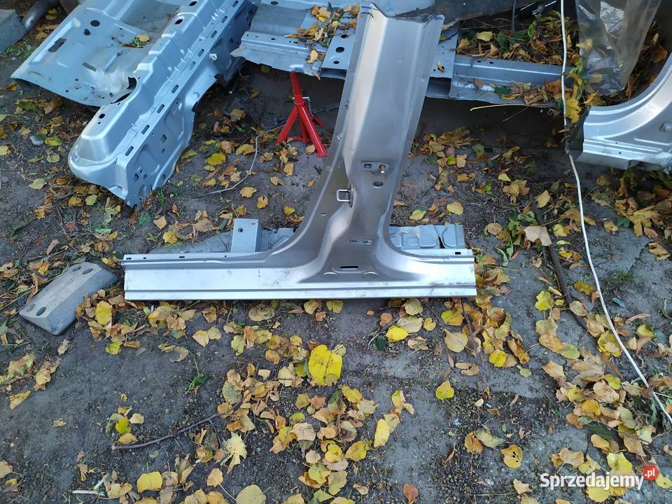 Próg słupek lewy Renault Megane III 3 kombi osobowe Trzemeszno sprzedam