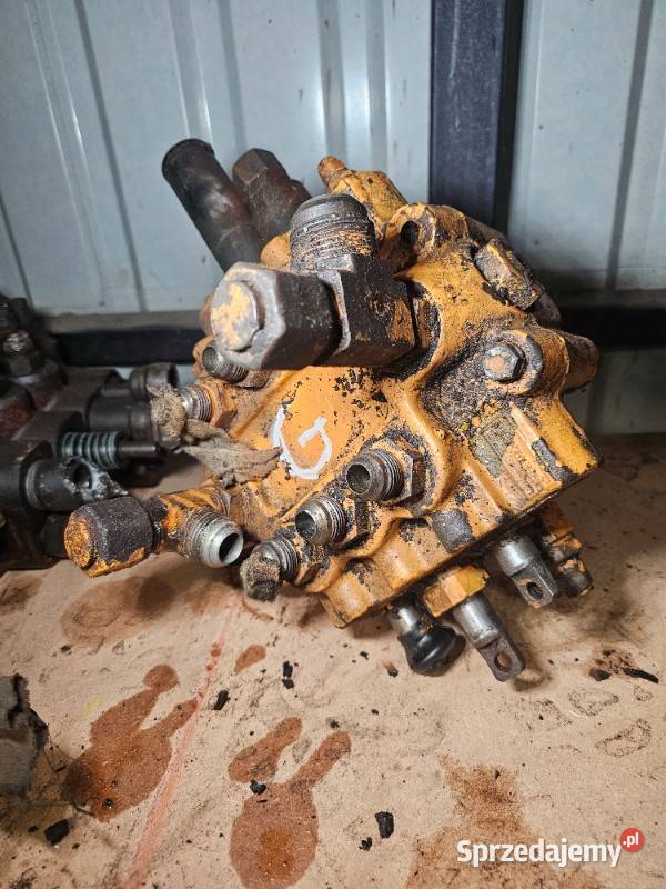 3sekcyjny rozdzielacz hydrauliczny Parker Case Części maszyn i innych pojazdów Gdynia
