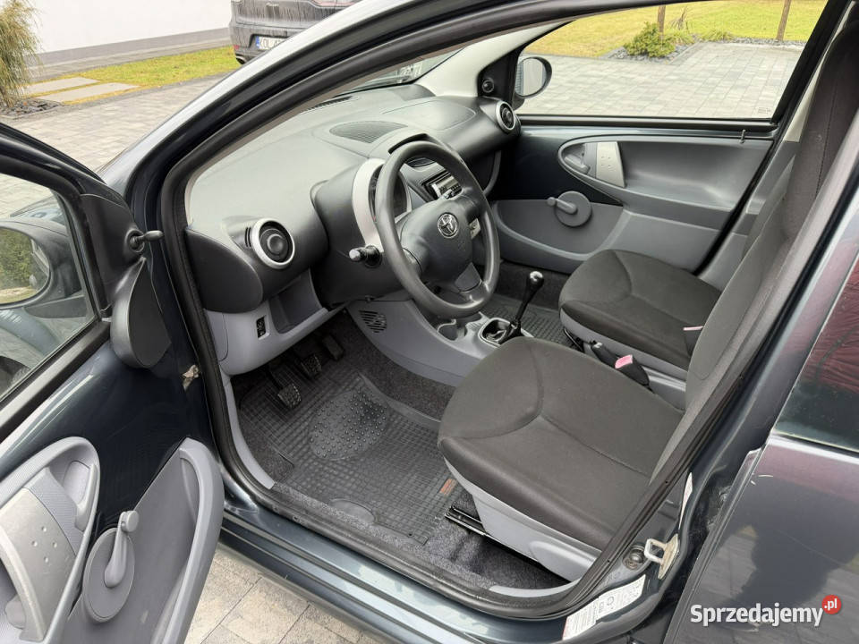Toyota Aygo 5D Salon Bezwypadkowa 1wł nowości lakier metallic małopolskie Chechło