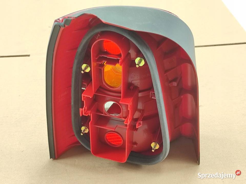 LAMPA PRAWY TYŁ AUDI A4 B5 AVANT KOMBI 9401 lubelskie sprzedam