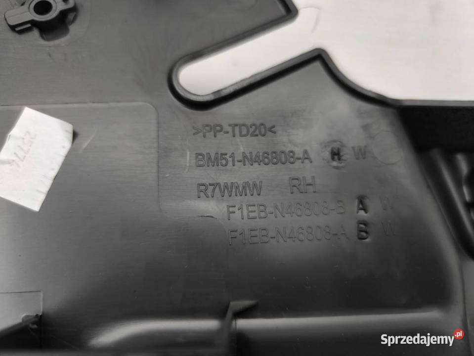 OSŁONA BAGAZNIKA MOCOWANIE ROLETY FORD FOCUS MK3 osobowe wielkopolskie