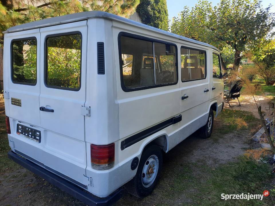 Mercedes MB 100 pszeszklony w trakcie renowacji Rok produkcji 1994 śląskie Piasek