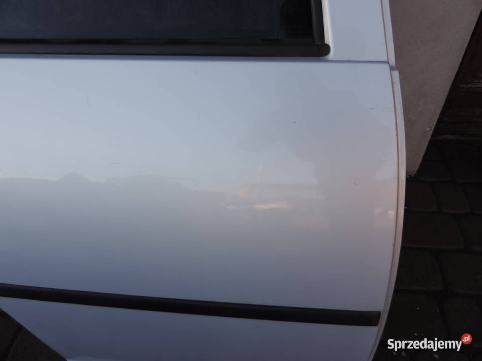 VOLKSWAGEN GOLF 4 5D DRZWI PRAWY TYŁ LB7Z małopolskie Nowy Sącz