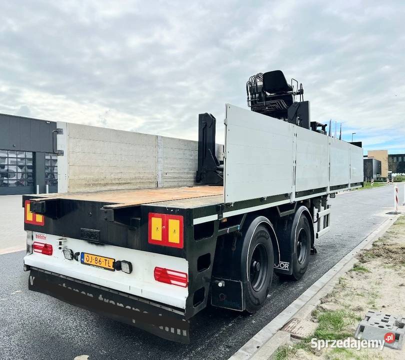 Naczepa skrzyniowa 2 osiowa z dzwigiem 20000kg Biała Podlaska sprzedam