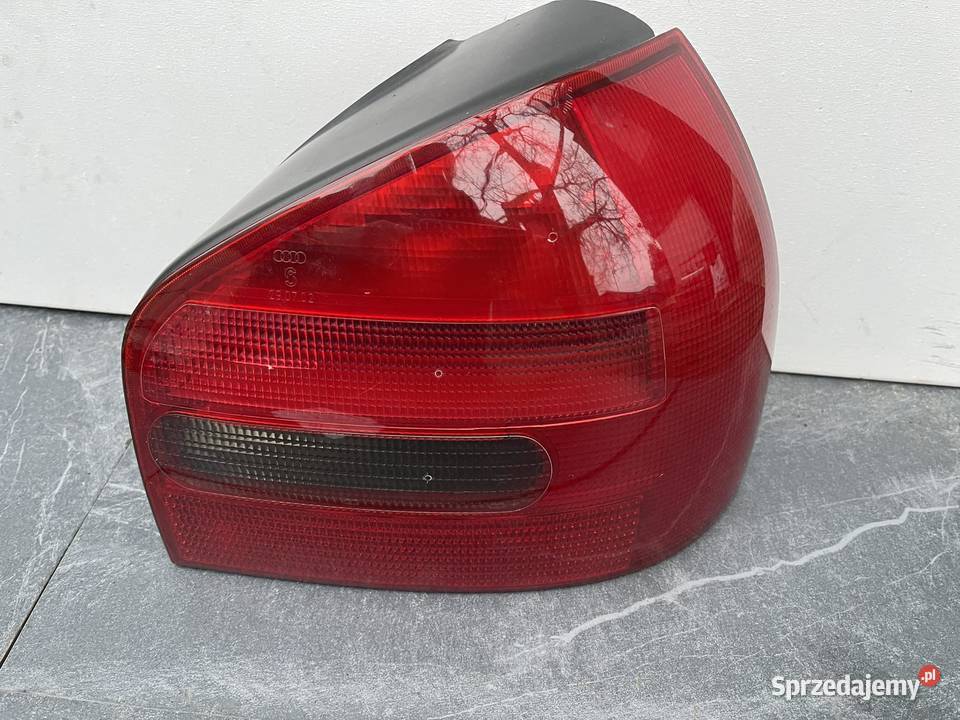 AUDI A3 8L PRAWA LAMPA TYŁ Ostroróg