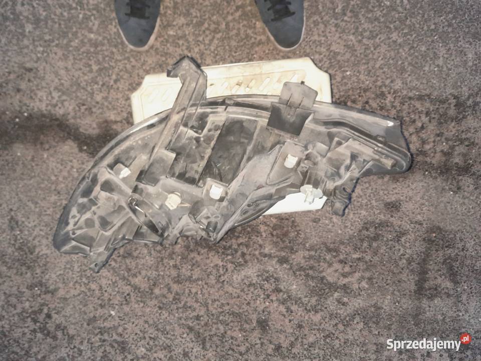 Lampa prawy przód Peugeot 107 lift Oświetlenie