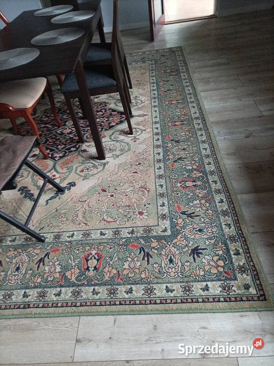 Używany duży dywan
