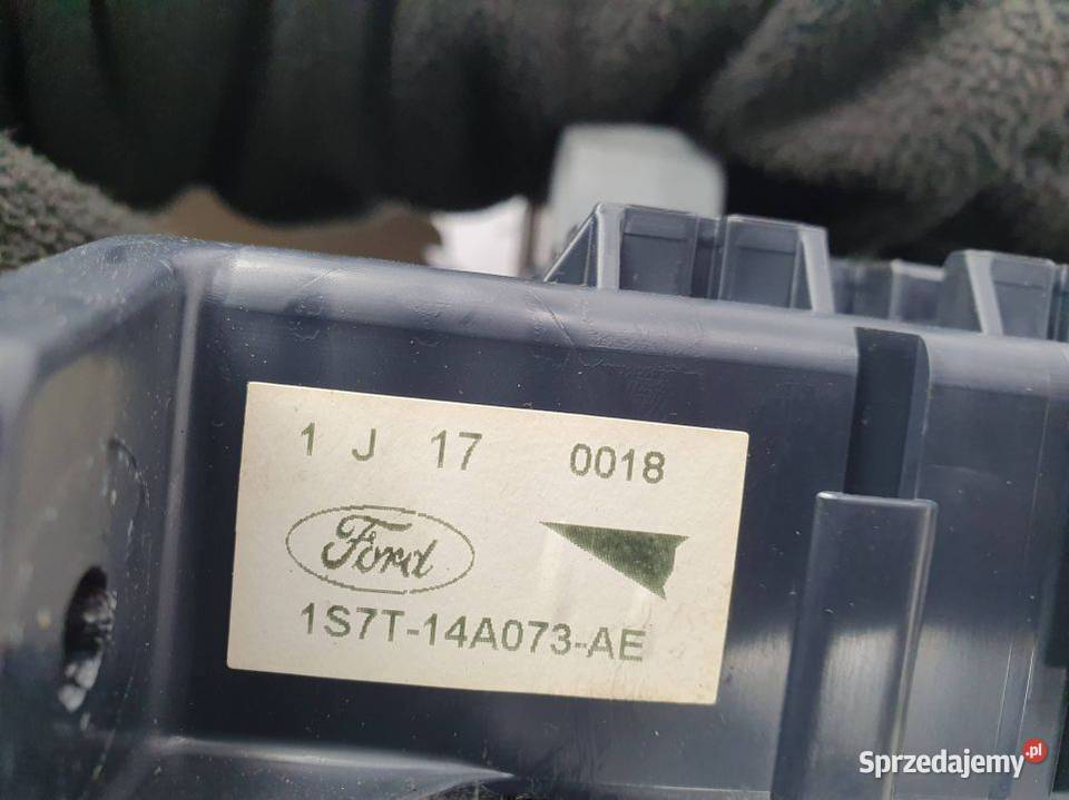 SKRZYNKA BEZPIECZNIKÓW FORD MONDEO MK3 osobowe