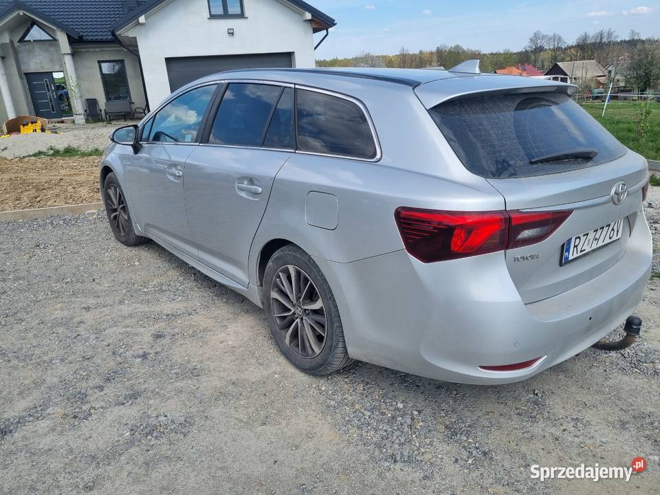 Toyota Avensis Kombi 20 d4d Salon Polska t29 srebrny Avensis Giedlarowa
