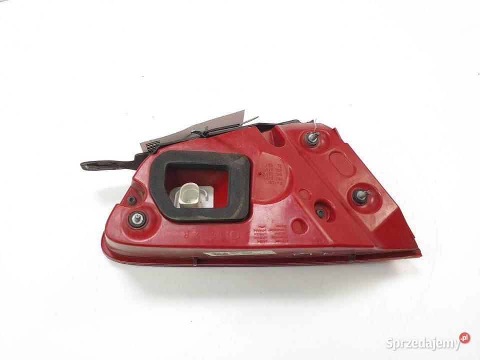 LAMPA W KLAPE PRAWA AUDI A8 D4 4H0945094 Lipno