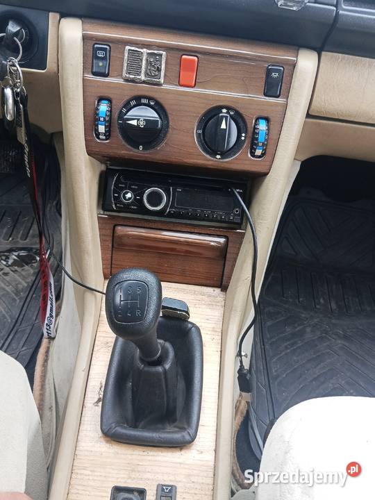 Mercedes W124 zabytek gniazdo USB Orneta