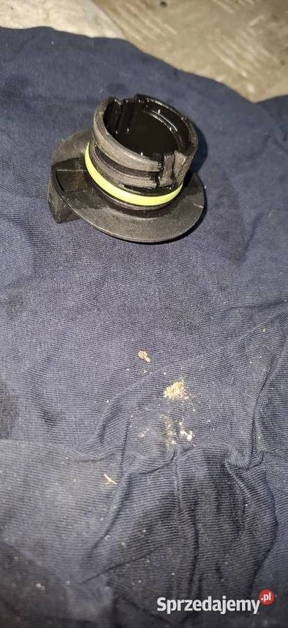 Korek wlewu Rok produkcji 2011 Karpicko sprzedam