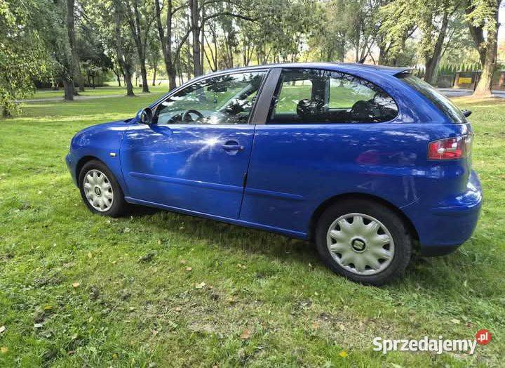 Sprzedam Seata Ibizę 2005r niebieski Motoryzacja