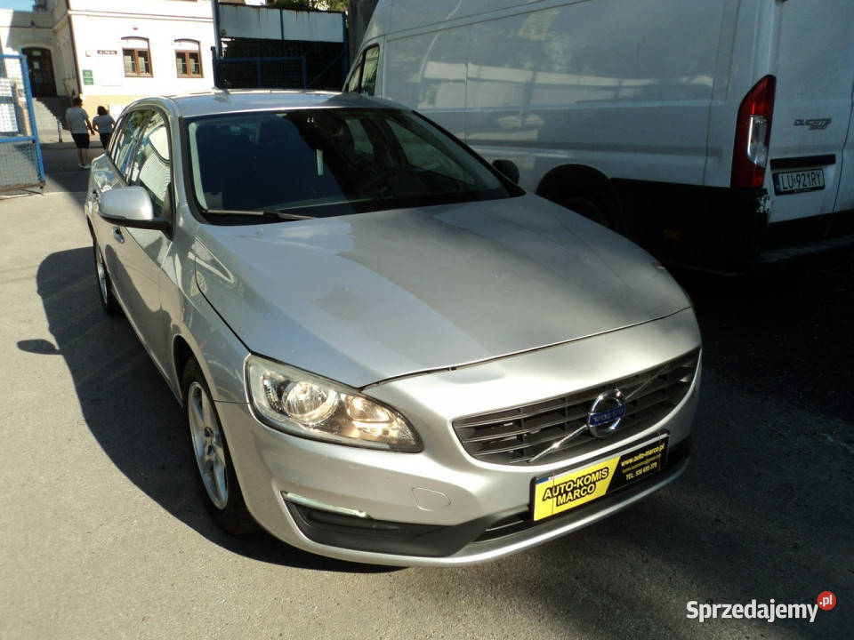 Volvo V60 sprzedam ładne VOLVO V60 Z 2016R 16 czujnik parkowania lubelskie Lublin