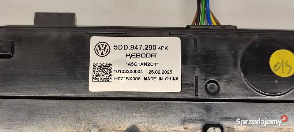 VW TAYRON LAMPKA PODSUFITKI 5DD947290 osobowe