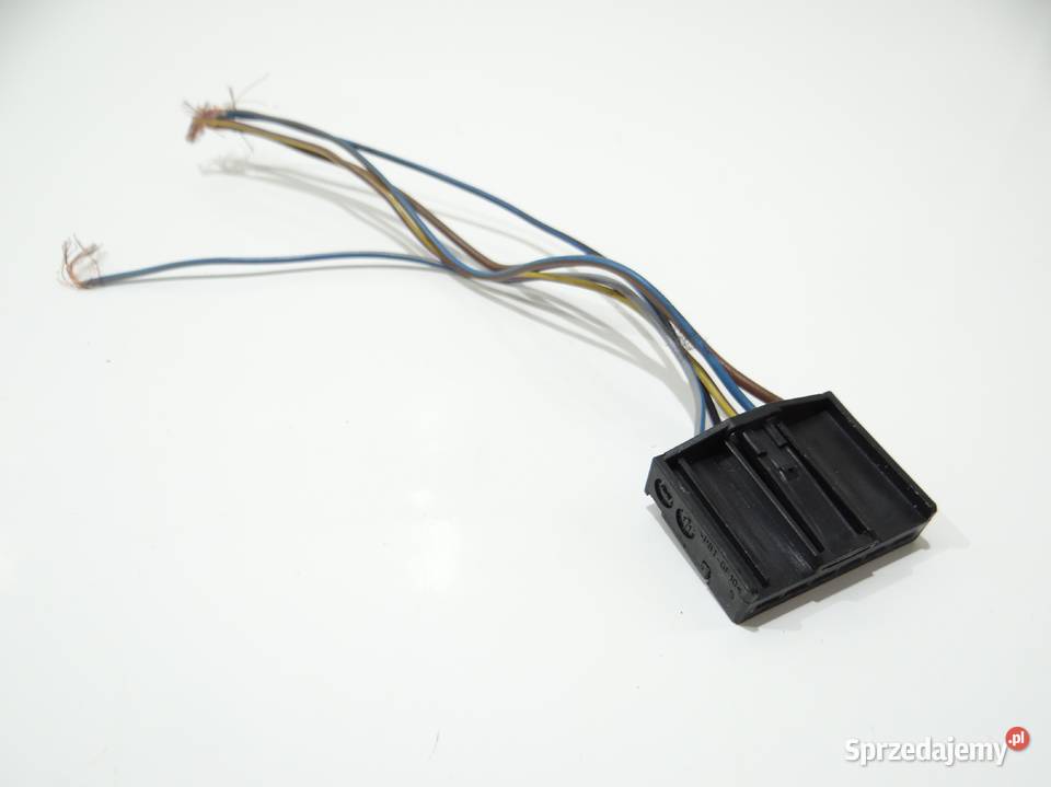 KOSTKA LAMPY TYŁ W BŁOTNIK BMW E91 LCI Strzyżewice