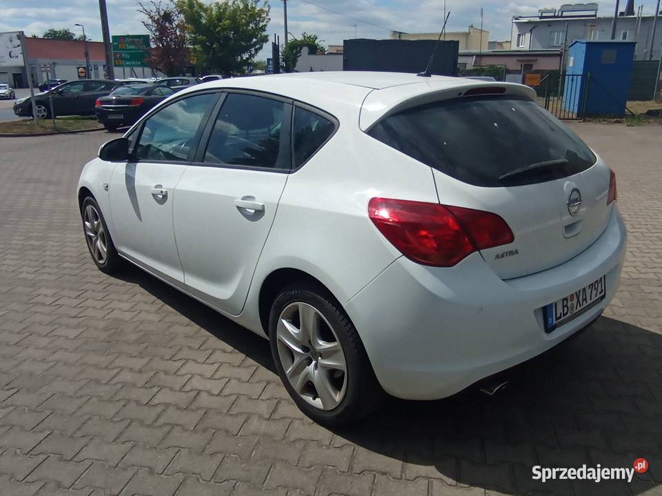 Opel astra J 14 benzyna 120 bogata wersja Astra Poznań