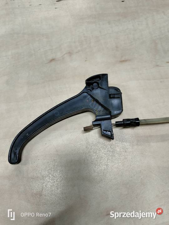 Dźwignia uchylania maski przód Fiat 126p osobowe Łubno