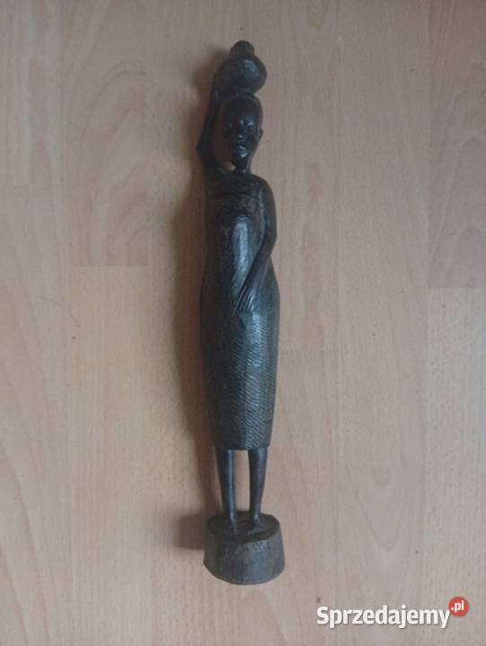 Afrykańska kobieta z dzbanem czarny