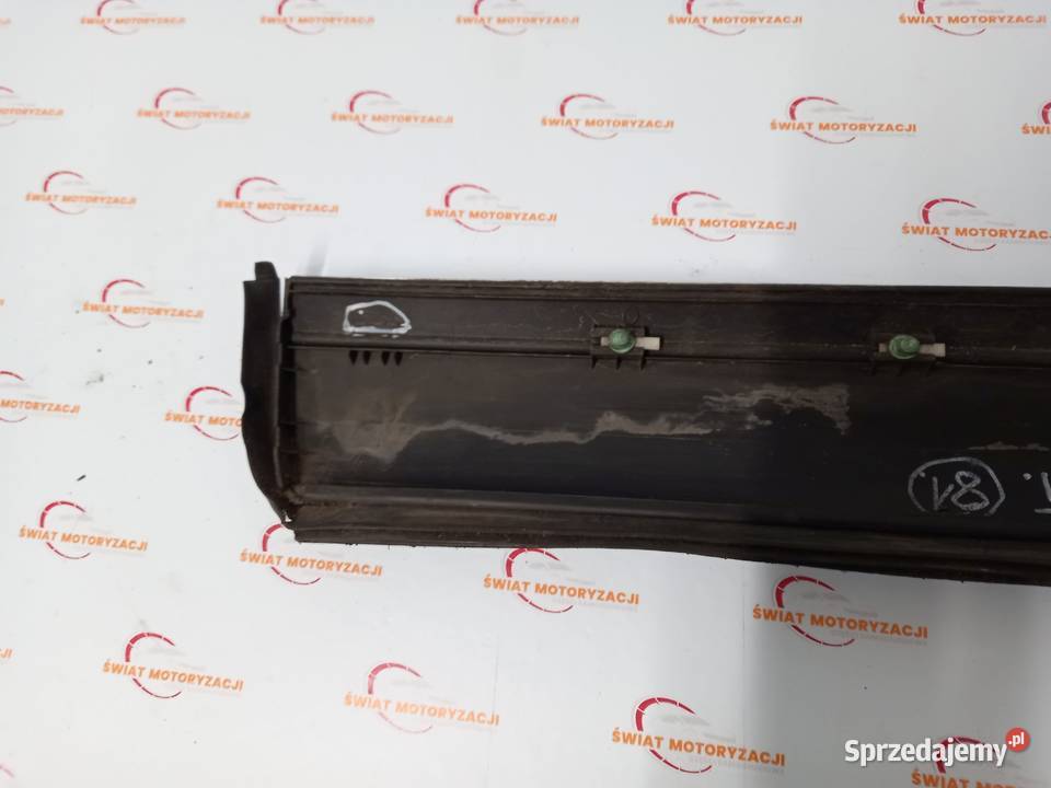 LISTWA DRZWI PRAWY TYŁ 7L6839788E VW TOUAREG 7L Motoryzacja Kielce