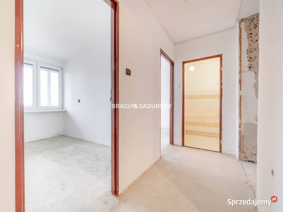 Mieszkanie 5822m2 3 pokoje Kraków Spółdzielców Rok budowy 1980