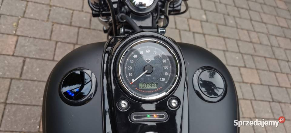 Harley Dyna Street Bob 103 transport