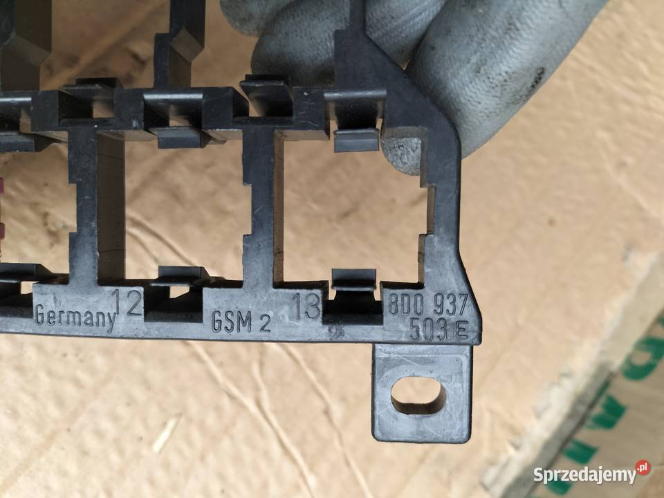 AUDI 8D0937503E RAMKA OBUDOWA UCHWYT MOCOWANIE Pozostałe Kamień-Kolonia