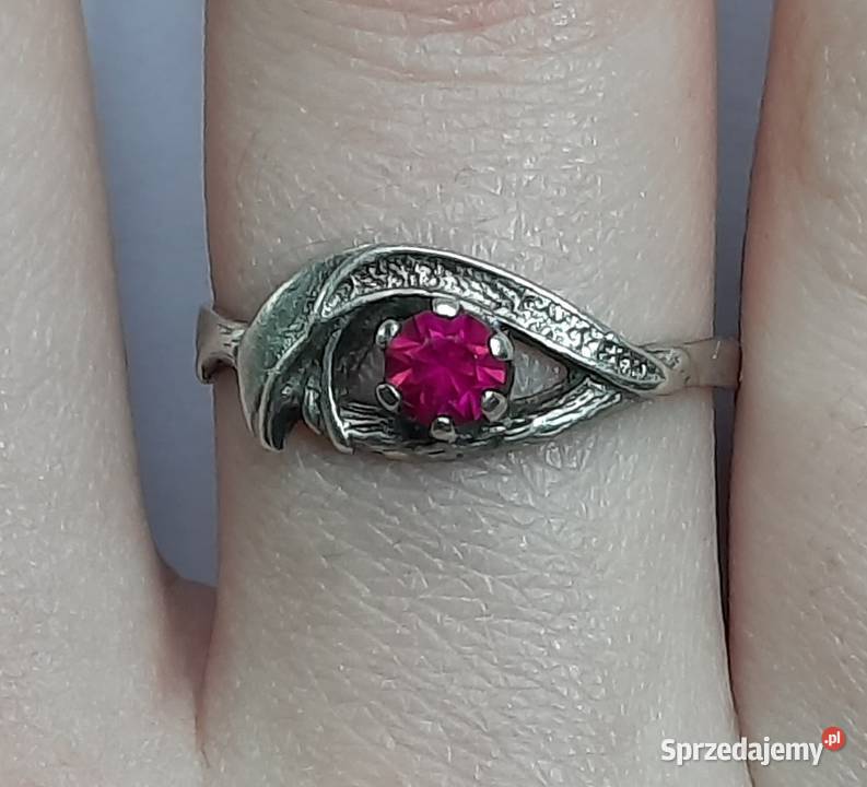 Stary Srebrny Pierścionek Rubin PRL lata 6070 sprzedam