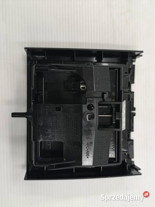 POPIELNICZKA GNIAZDO TYŁ MERCEDES ECLASA W212 Pozostałe wielkopolskie