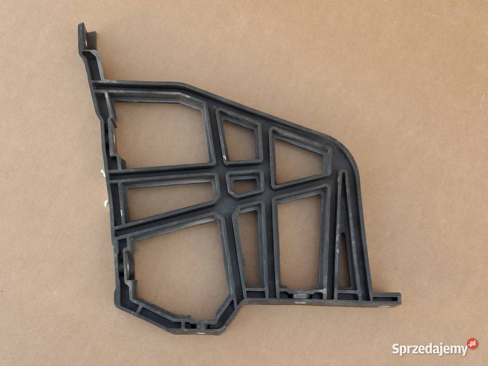 IVECO SWAY UCHWYT WSPORNIK MOCOWANIE SPOILERA Wzmocnienia, belki i wsporniki Bieleń