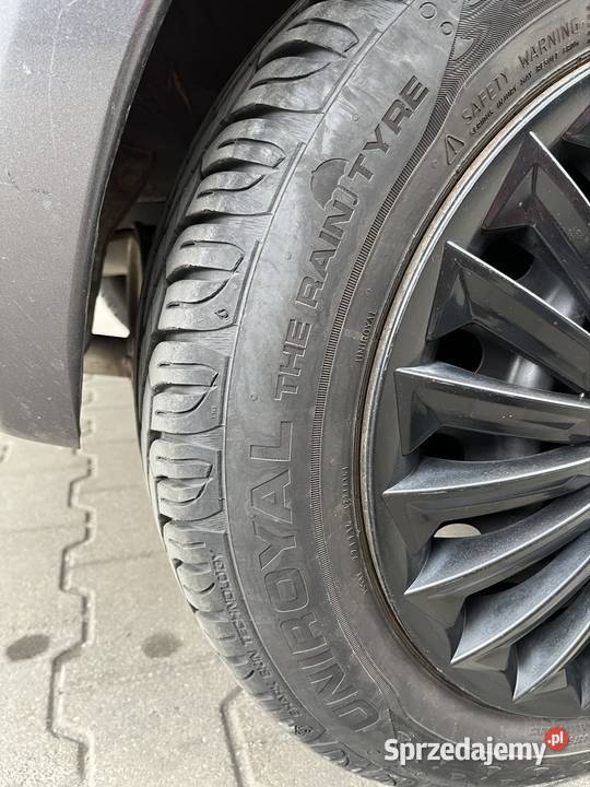 Toyota Yaris 13 benzyna 6 biegów Bezwypadkowy system Start-Stop