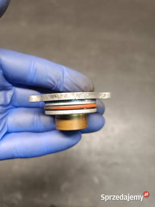 Dekielek zaworu zaślepka athena cylinder części Gołaczewy sprzedam