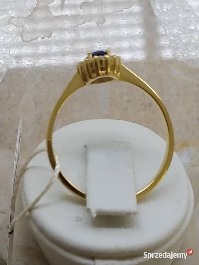 Złoty Nowy pierścionek z oczkiem koloru szafir i złote Wałcz